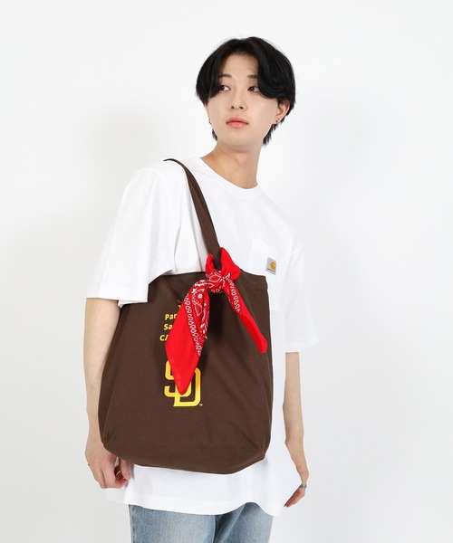 SPINNS(スピンズ)の「ペイズリー柄カラーバンダナ/フェス・アウトドア・通学・グランジコーデにも◎(バンダナ/スカーフ・メンズ・ホワイト/ブラック/パープル/ブラウン/グレー/レッド/ピンク/ゴールド/イエロー/オレンジ/ブルー/ピンク系その他/ダークグリーン/サックスブルー/ダークパープル・ONESIZE)」の22枚目の写真