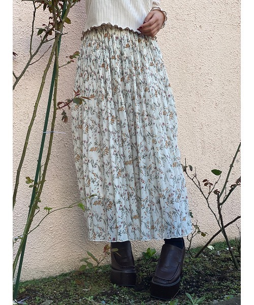 one way（ワンウェイ）の「フラワープリーツスカート（スカート・レディース・ホワイト/ライトグリーン/ブラック・FREE）」の2枚目の写真