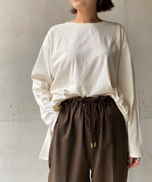 DouDou(ドゥドゥ)の「バックスリットT(Tシャツ/カットソー・レディース・ブラック/オフホワイト/グレイッシュベージュ/ベージュ/ホワイト・FREE)」の7枚目の写真