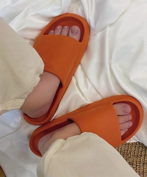 WESTBOY(ウエストボーイ)の「ユニセックス5カラーハイソールシャワーサンダル WO21S301SD【WB ORIGINALS】(サンダル・メンズ・ブラック/グレー/イエロー/オレンジ/グリーン・M/L/XL)」の5枚目の写真