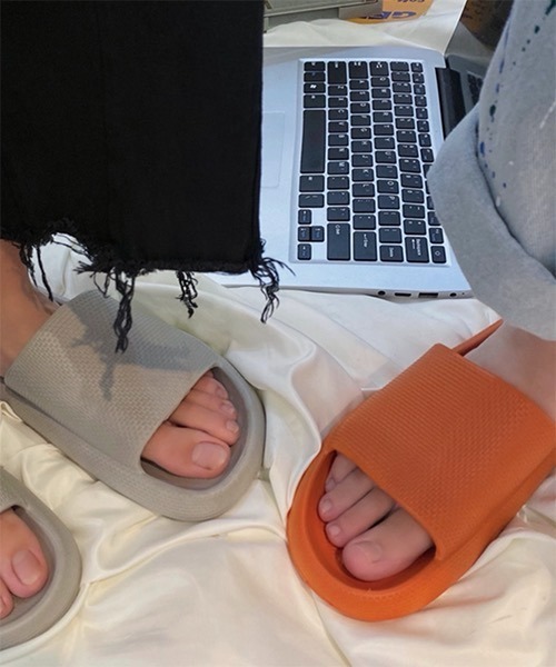 WESTBOY(ウエストボーイ)の「ユニセックス5カラーハイソールシャワーサンダル WO21S301SD【WB ORIGINALS】(サンダル・メンズ・ブラック/グレー/イエロー/オレンジ/グリーン・M/L/XL)」の6枚目の写真