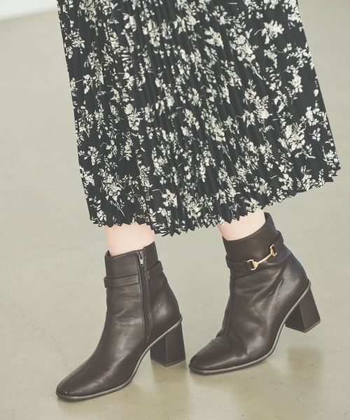 31 Sons de mode(トランテアン ソン ドゥ モード)の「ビットショートブーツ(ブーツ・レディース・ブラック/クリーム/ダークブラウン・22.5/23.5/24.5)」の2枚目の写真