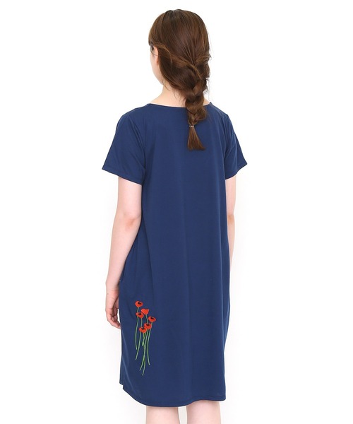 Design Tshirts Store graniph(デザイン ティーシャツ ストア グラニフ)の「フレデリックインザフラワーガーデン (レオレオニ) |コラボコクーンワンピース(ワンピース・レディース・ネイビー・FREE)」の9枚目の写真