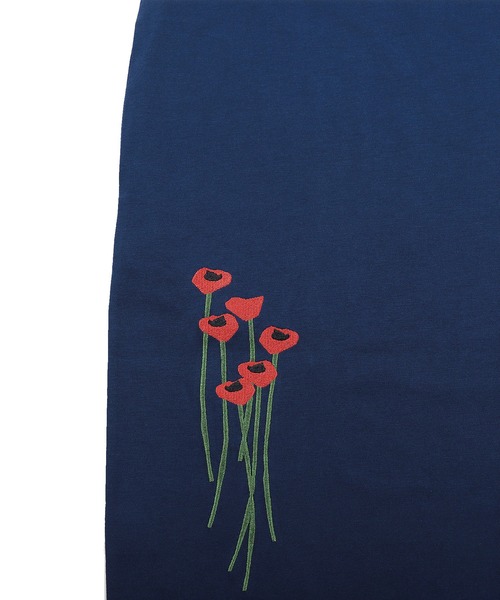 Design Tshirts Store graniph(デザイン ティーシャツ ストア グラニフ)の「フレデリックインザフラワーガーデン (レオレオニ) |コラボコクーンワンピース(ワンピース・レディース・ネイビー・FREE)」の7枚目の写真