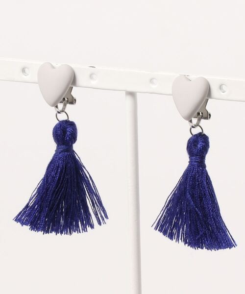 tone(トーン)の「【atelier*mio】ハートとタッセル earring(イヤリング・レディース・グレー系その他/パープル系その他/グレー系その他2/グレー系その他3/イエロー系その他/イエロー系その他2/イエロー系その他3/イエロー系その他4・FREE)」の3枚目の写真