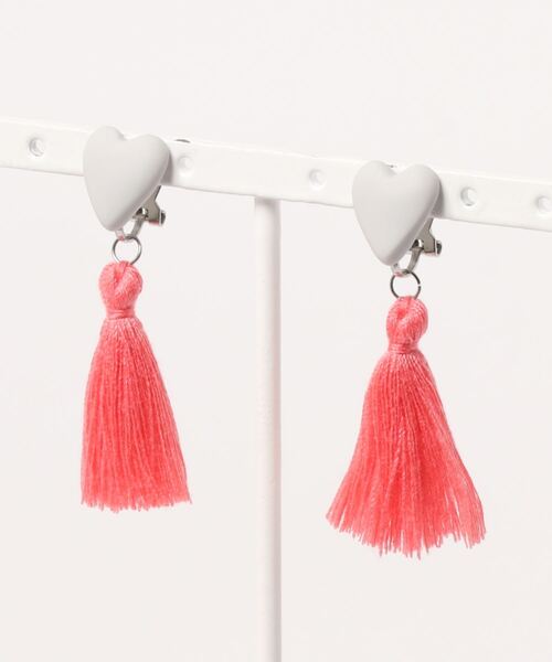 tone(トーン)の「【atelier*mio】ハートとタッセル earring(イヤリング・レディース・グレー系その他/パープル系その他/グレー系その他2/グレー系その他3/イエロー系その他/イエロー系その他2/イエロー系その他3/イエロー系その他4・FREE)」の4枚目の写真