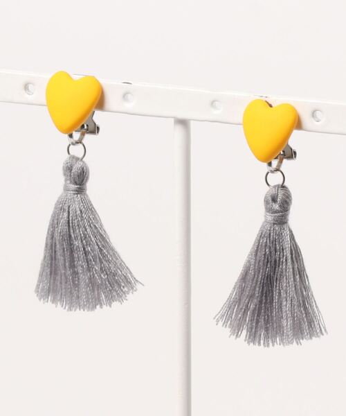 tone(トーン)の「【atelier*mio】ハートとタッセル earring(イヤリング・レディース・グレー系その他/パープル系その他/グレー系その他2/グレー系その他3/イエロー系その他/イエロー系その他2/イエロー系その他3/イエロー系その他4・FREE)」の7枚目の写真