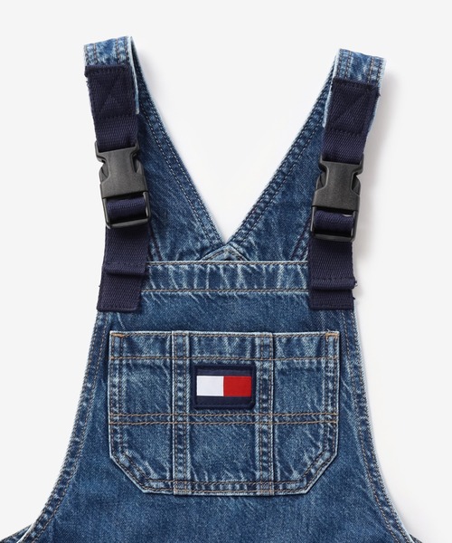 TOMMY HILFIGER(トミーヒルフィガー)の「GIRLS デニムジャンパースカート(デニムスカート・キッズ・ブルー・110cm/100cm/120cm)」の2枚目の写真