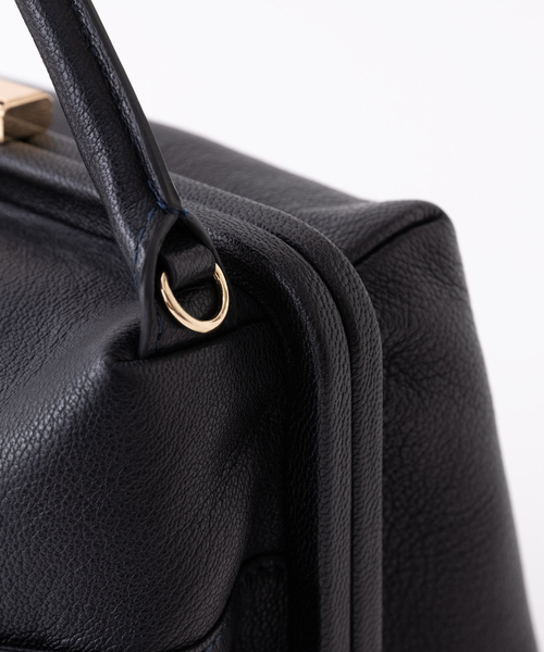 Rouge vif(ルージュヴィフ)の「【mica della valle】Cubetto 2WAYショルダーバッグ(ショルダーバッグ・レディース・キャメル/ダークネイビー・フリー)」の7枚目の写真