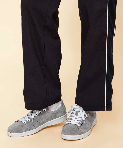 le coq sportif(ルコックスポルティフ)の「LA ローラン LE /メンズ レディース ユニセックス シューズ スニーカー 靴 ライフスタイル カジュアル ムーブウェア スポーツウェア(スニーカー・メンズ・ブラック/ホワイト/ベージュ/ネイビー/グレー・25.0cm/28.0cm/27.0cm/22.5cm/24.5cm/23.0cm/26.5cm/23.5cm/24.0cm/25.5cm/26.0cm/27.5cm/28.5cm)」の1枚目の写真