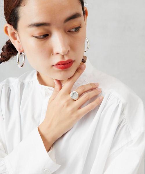 ear PAPILLONNER(イアパピヨネ)の「シルバー925平フープピアス(ピアス(両耳用)・レディース・シルバー・FREE)」の5枚目の写真