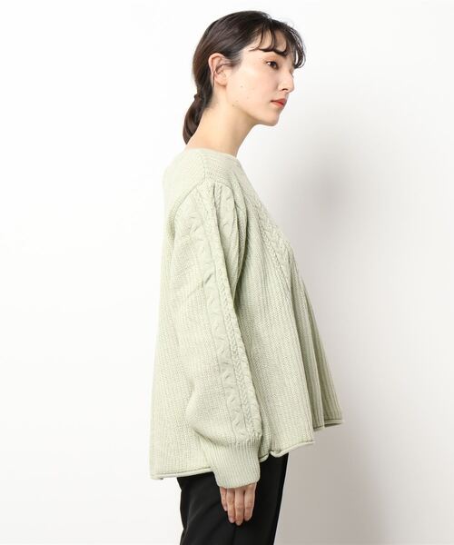 Samansa Mos2(サマンサ モスモス)の「35th裾フレアケーブル柄ニット(ニット/セーター・レディース・ベージュ/グリーン/チャコール/キナリ・フリ-)」の5枚目の写真