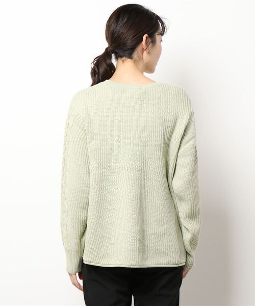 Samansa Mos2(サマンサ モスモス)の「35th裾フレアケーブル柄ニット(ニット/セーター・レディース・ベージュ/グリーン/チャコール/キナリ・フリ-)」の6枚目の写真