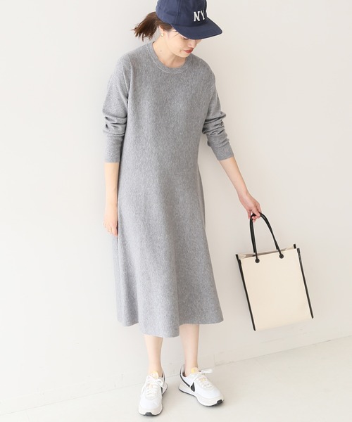 SLOBE IENA(スローブイエナ)の「ウォッシャブルフレアニットワンピース【手洗い可能】◆(ワンピース・レディース・ブラック/ベージュ/グレー系その他・FREE)」の2枚目の写真