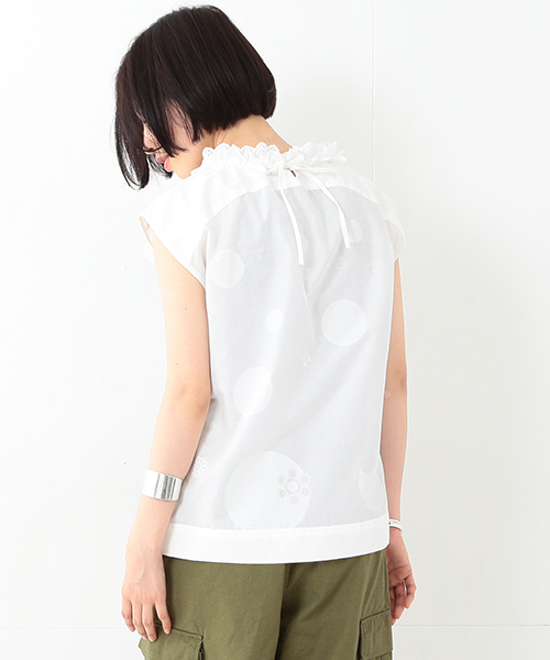 BEAMS BOY(ビームスボーイ)の「TORI-TO / スモッグ ノースリーブ シャツ(シャツ/ブラウス・レディース・ホワイト/ホワイト系その他・ONE SIZE)」の12枚目の写真