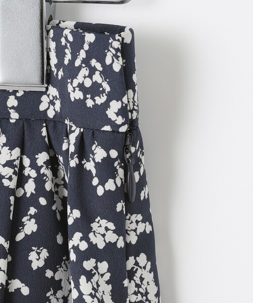 J.PRESS Ladies（J.プレス レディス）の「【洗える】ポリエステルデシンフラワープリント スカート（スカート・レディース・ネイビー系5/ライラック系5・XS）」の11枚目の写真