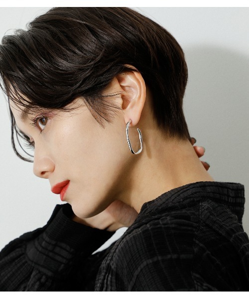 UNEVEN METAL HOOP EARRINGS/アニーバンメタルフープピアス（ピアス