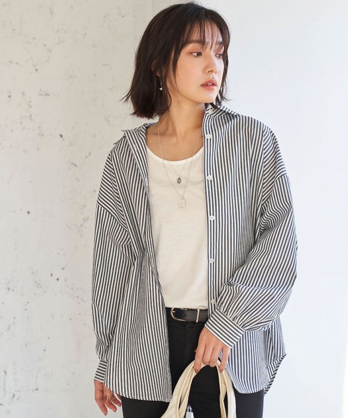 BELLUNA PLUS（ベルーナ）の「ストライプ柄ボリューム袖デザインシャツ（シャツ/ブラウス・レディース・ブラック/ブルー/グリーン/パープル/ネイビー・MEDIUM/LARGE）」の2枚目の写真