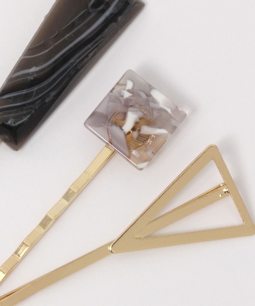LAKOLE（ラコレ）の「変形スクエアピン3点SET / 276491（ヘアピン・レディース・ブラック/オフホワイト/イエロー・FREE）」の4枚目の写真