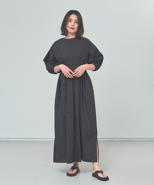 margaux（マルゴー）の「【MARGAUX】タックスリーブワンピース（ワンピース・レディース・ブルー/ブラック/レッド・フリー）」の2枚目の写真