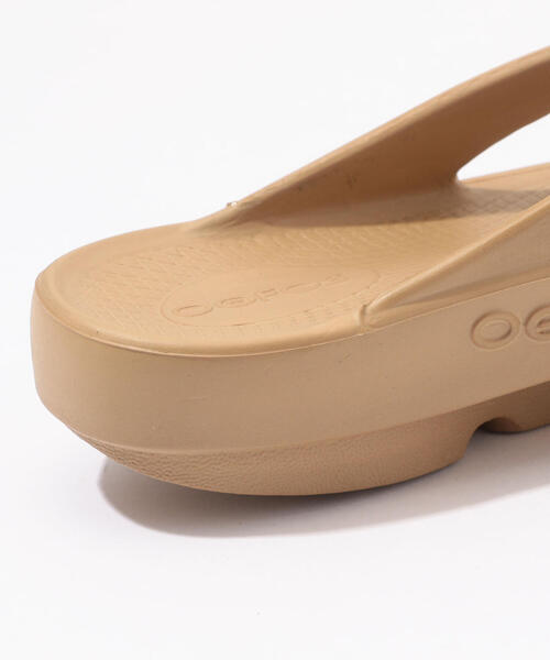 TOMORROWLAND （トゥモローランド）の「OOFOS OOlala THE AFTER YOGA サンダル（サンダル・レディース・ブラック/ベージュ/ホワイト/ライトグレー・23.0cm/25.0/24.0）」の8枚目の写真