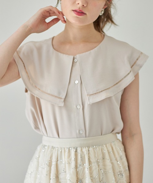 tocco closet(トッコ クローゼット)の「ハシゴレース切り替えビックカラーブラウス(シャツ/ブラウス・レディース・オフホワイト/ブラック/ベージュ・M)」の1枚目の写真