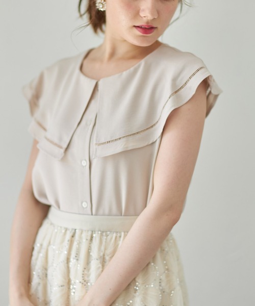 tocco closet(トッコ クローゼット)の「ハシゴレース切り替えビックカラーブラウス(シャツ/ブラウス・レディース・オフホワイト/ブラック/ベージュ・M)」の5枚目の写真