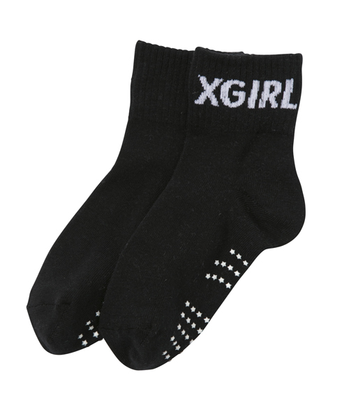 X-girl Stages（エックスガールステージス）の「【VERY(ベリー)5月号掲載商品】LOGO SOCKS（ソックス/靴下・キッズ・ホワイト/ブラック/アッシュ・MEDIUM/LARGE/SMALL）」の2枚目の写真