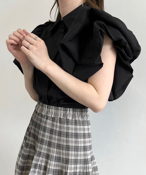 titty&Co. PETIT by poyo(ティティーアンドコープティバイポヨ)の「【titty&Co. PETIT by POYO】ボリュームスリーブブラウス(シャツ/ブラウス・レディース・ホワイト/ブラック・FREE)」の2枚目の写真