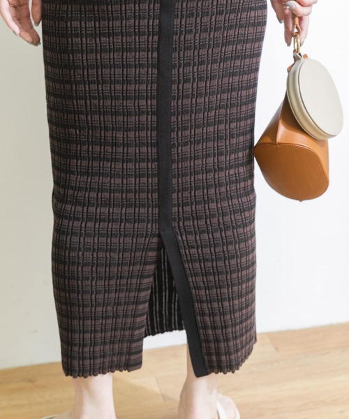 URBAN RESEARCH(アーバンリサーチ)の「ジオメトリックニットスカート(スカート・レディース・ブラック系その他/ブルー系その他・FREE)」の5枚目の写真