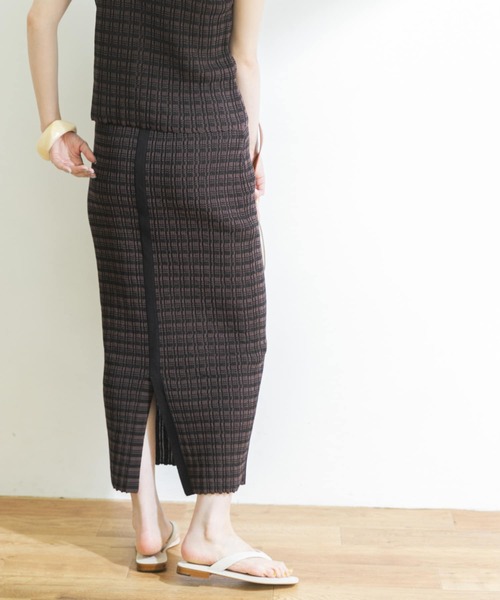 URBAN RESEARCH(アーバンリサーチ)の「ジオメトリックニットスカート(スカート・レディース・ブラック系その他/ブルー系その他・FREE)」の3枚目の写真