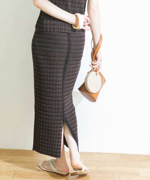 URBAN RESEARCH(アーバンリサーチ)の「ジオメトリックニットスカート(スカート・レディース・ブラック系その他/ブルー系その他・FREE)」の4枚目の写真