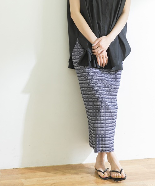 URBAN RESEARCH(アーバンリサーチ)の「ジオメトリックニットスカート(スカート・レディース・ブラック系その他/ブルー系その他・FREE)」の9枚目の写真