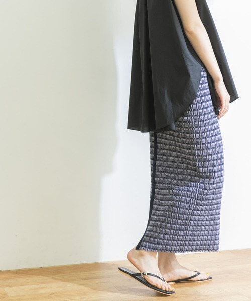 URBAN RESEARCH(アーバンリサーチ)の「ジオメトリックニットスカート(スカート・レディース・ブラック系その他/ブルー系その他・FREE)」の11枚目の写真