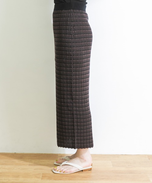 URBAN RESEARCH(アーバンリサーチ)の「ジオメトリックニットスカート(スカート・レディース・ブラック系その他/ブルー系その他・FREE)」の20枚目の写真