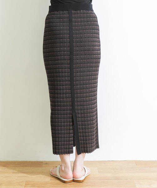 URBAN RESEARCH(アーバンリサーチ)の「ジオメトリックニットスカート(スカート・レディース・ブラック系その他/ブルー系その他・FREE)」の21枚目の写真