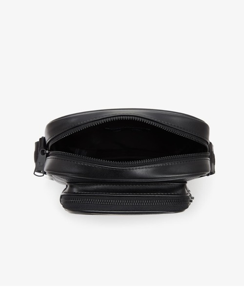 FRED PERRY◆メンズ スコッチグレイン PU サイドバッグ FRED PERRY（フレッドペリー）の「Scotch Grain Pu Side Bag