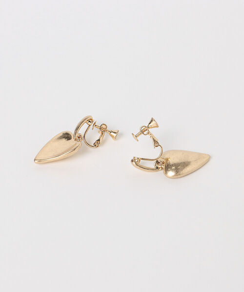BEAMS HEART(ビームスハート)の「BEAMS HEART / 変形ハート イヤリング(イヤリング・レディース・シルバー/ゴールド・ONE SIZE)」の6枚目の写真