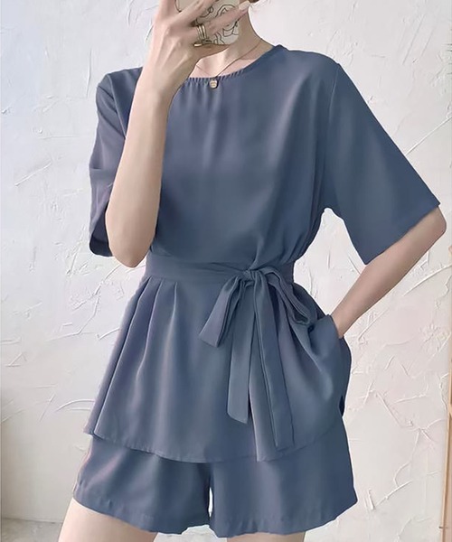 Girly Doll(ガーリードール)の「ブラウス+ショートパンツ 2点セットアップ(セットアップ・レディース・ブラウン/ブルー/ブラック/ピンク/ベージュ・F)」の1枚目の写真