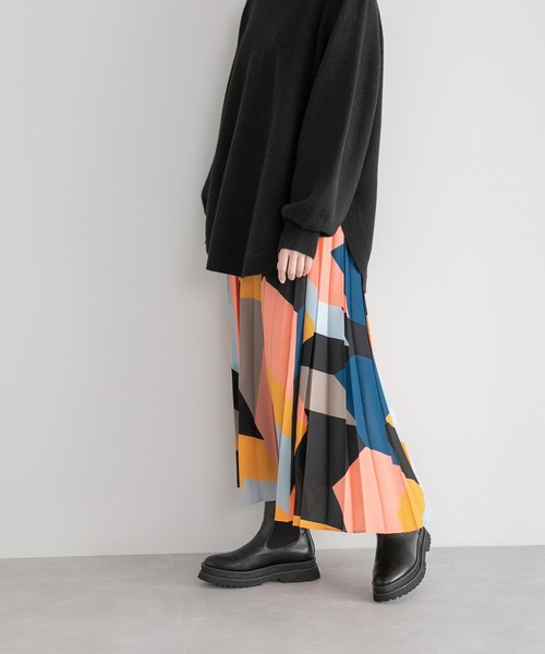 yuw（ユウ）の「プリントプリーツスカート　164291（スカート・レディース・ブラック系その他/ブラウン系その他/ブルー系その他/パープル系その他・FREE）」の3枚目の写真