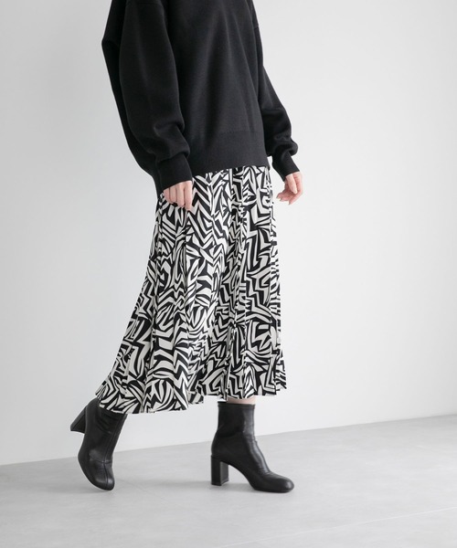 yuw（ユウ）の「プリントプリーツスカート　164291（スカート・レディース・ブラック系その他/ブラウン系その他/ブルー系その他/パープル系その他・FREE）」の7枚目の写真