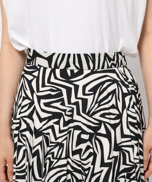 yuw（ユウ）の「プリントプリーツスカート　164291（スカート・レディース・ブラック系その他/ブラウン系その他/ブルー系その他/パープル系その他・FREE）」の21枚目の写真