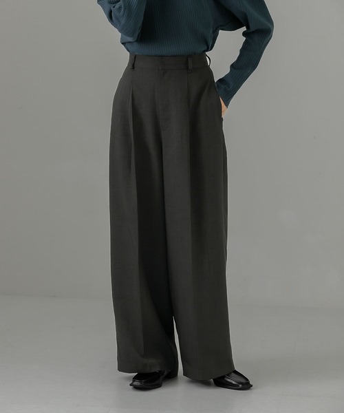 KBF（ケイビーエフ）の「タックWIDEストレートパンツ（その他パンツ・レディース・チャコールグレー/ブラウン系その他・ONE）」の16枚目の写真