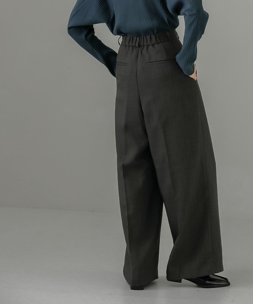 KBF（ケイビーエフ）の「タックWIDEストレートパンツ（その他パンツ・レディース・チャコールグレー/ブラウン系その他・ONE）」の18枚目の写真