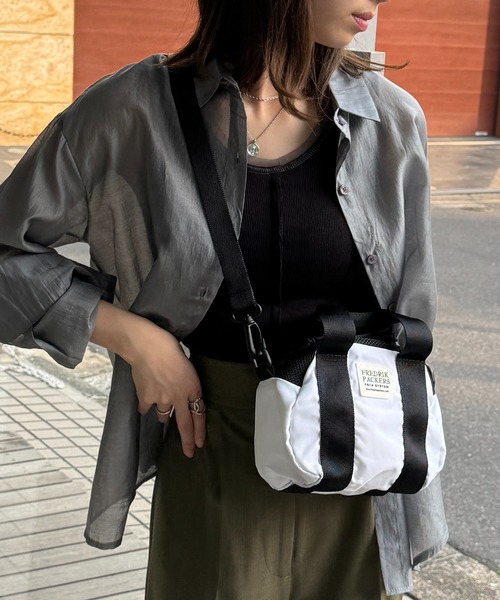 FREDRIK PACKERS(フレドリックパッカーズ)の「【FREDRIK PACKERS】420D OVAL PACK オーバルパック ショルダーバッグ フレドリックパッカーズ/ミニショルダー/手提げ/ショルダーバッグ/撥水(ショルダーバッグ・レディース・ブラック/シルバー/ホワイト/オリーブ/ベージュ/ブルー・FREE)」の19枚目の写真