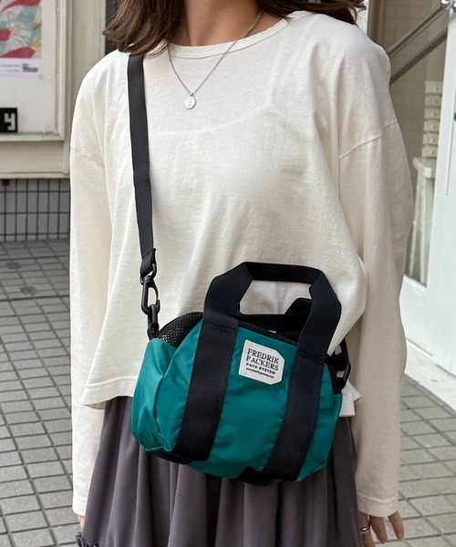 FREDRIK PACKERS(フレドリックパッカーズ)の「【FREDRIK PACKERS】420D OVAL PACK オーバルパック ショルダーバッグ フレドリックパッカーズ/ミニショルダー/手提げ/ショルダーバッグ/撥水(ショルダーバッグ・レディース・ブラック/シルバー/ホワイト/オリーブ/ベージュ/ブルー・FREE)」の7枚目の写真