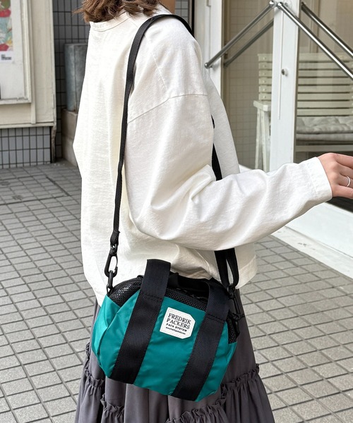 FREDRIK PACKERS(フレドリックパッカーズ)の「【FREDRIK PACKERS】420D OVAL PACK オーバルパック ショルダーバッグ フレドリックパッカーズ/ミニショルダー/手提げ/ショルダーバッグ/撥水(ショルダーバッグ・レディース・ブラック/シルバー/ホワイト/オリーブ/ベージュ/ブルー・FREE)」の8枚目の写真