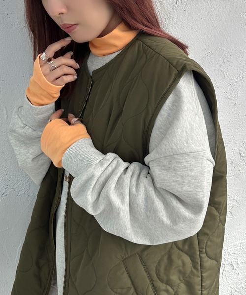 apres jour mignon（アプレジュールミニョン）の「ハイネックインナー【ZOZOTOWN限定アイテム】（Tシャツ/カットソー・レディース・パープル/マスタード/オレンジ/その他/グリーン/アイボリー/ブラック/オフホワイト/ベージュ系その他/ピンク/ブルー・フリー/X-LARGE）」の2枚目の写真