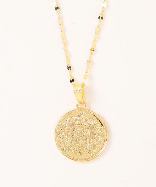 RIVE DROITE（リヴドロワ）の「カジュアルスタイルにも合うコインモチーフ/コインショートネックレス1（ネックレス・レディース・ゴールド・FREE）」の2枚目の写真
