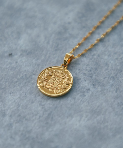 RIVE DROITE（リヴドロワ）の「カジュアルスタイルにも合うコインモチーフ/コインショートネックレス1（ネックレス・レディース・ゴールド・FREE）」の12枚目の写真